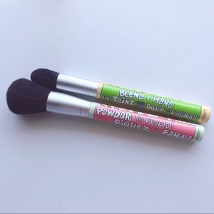 TheBalm Foundation and Powder Brush Bundle